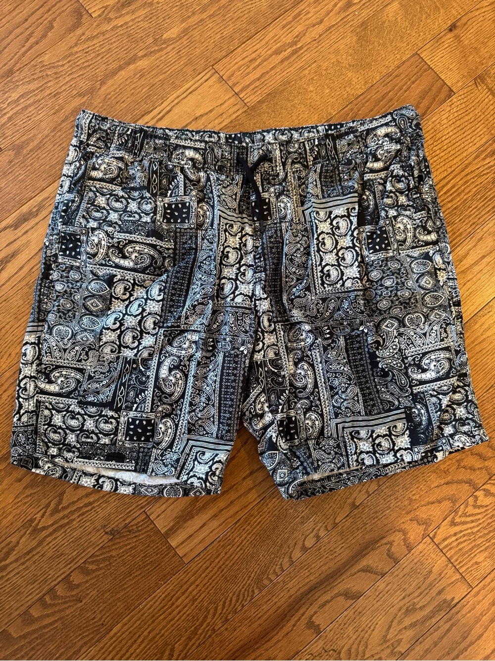 Black Bandana Paisley Cotton H&M Shorts Size L Obsidian